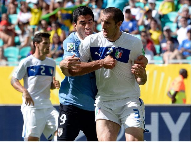Foto del partido Uruguay - Italia en la Copa de las Confederaciones Brasil 2013