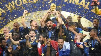 Campeón del Mundo en Rusia 2018, este exjugador brilló en la élite del fútbol, pero las lesiones irrumpieron su carrera. Campeón del Mundo en Rusia 2018, este exjugador brilló en la élite del fútbol, pero las lesiones irrumpieron su carrera.