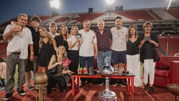 de no creer: el grosero error de independiente en el homenaje a dos glorias del club de no creer: el grosero error de independiente en el homenaje a dos glorias del club