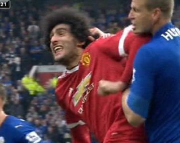 Terrible codazo: le tiraron de su porra y no lo soportó