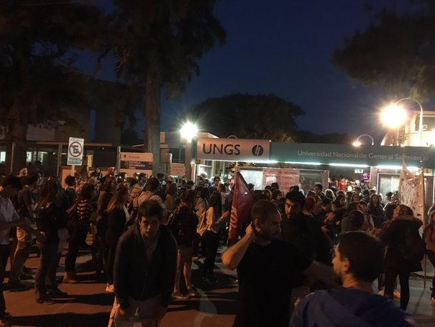 Marcha en la UNGS por el abuso sexual a Laura Lescano