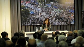 cristina kirchner recibio a 52 intendentes de la provincia cristina kirchner recibio a 52 intendentes de la provincia