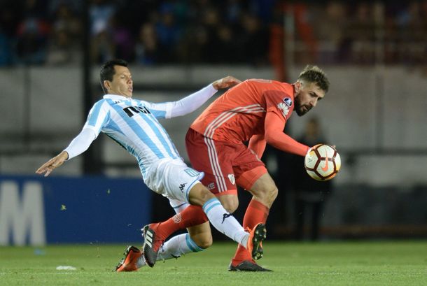 Leonardo Sigali y Lucas Pratto se enfrentarán el miércoles en el Monumental