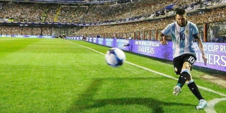 Boca prepara una bandera de Lionel Messi para colgar en el partido ante Mineiro