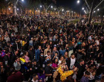 España levantó el estado de alarma y lo celebró con una gran fiesta sin distancia social ni barbijo