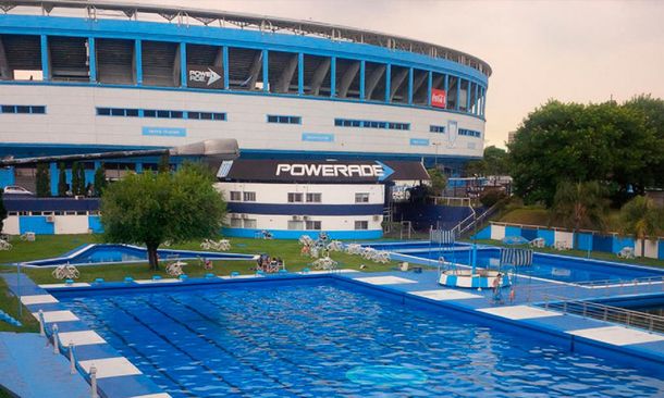 Está grave un joven tras ahogarse en una pileta de Racing