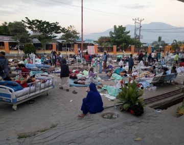 Al menos 385 muertos por el terremoto y tsunami en Indonesia - Crédito: @Sutopo_PN
