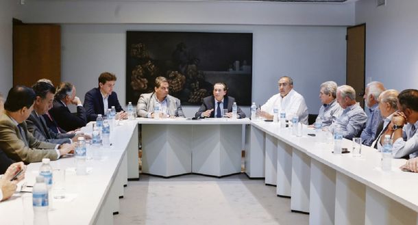 Dante Sica y Jorge Triaca encabezaron la reunión del Gobierno con la CGT