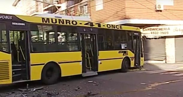 El accidente ocurrió en la esquina de Independencia y la Rioja