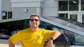 El diputado de La Libertad Avanza, Manuel Quintar, subió la apuesta tras conocerse que tiene un Tesla Cybertruck. El diputado de La Libertad Avanza, Manuel Quintar, subió la apuesta tras conocerse que tiene un Tesla Cybertruck.