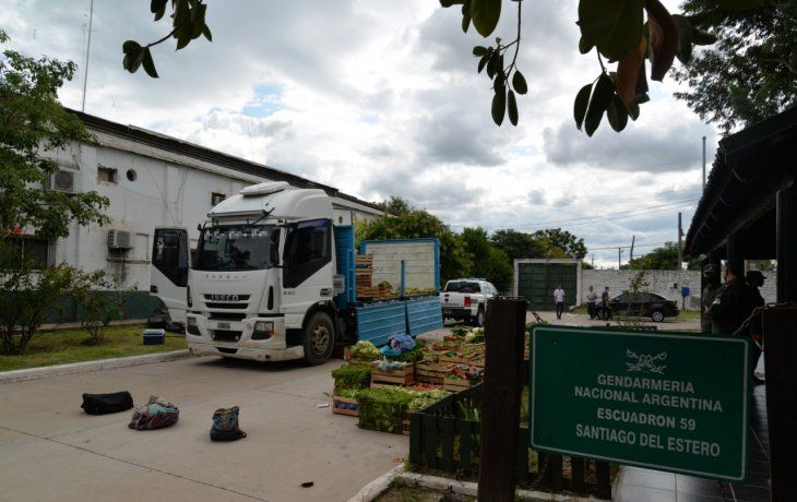 Gendarmería secuestró 10 kilos de cocaína escondidos en cajones de verduras