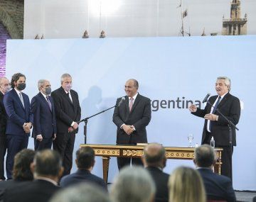 Alberto tras la jura: Tenemos un país por reconstruir