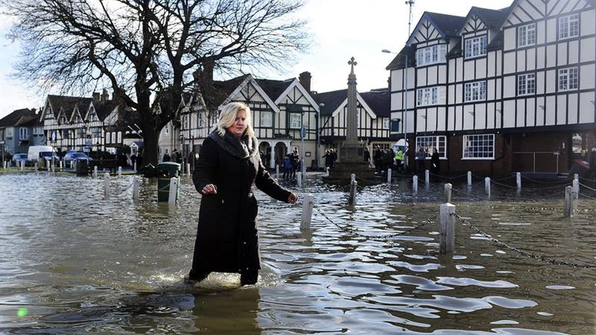 El sur de Inglaterra sufre las peores inundaciones en 30 años