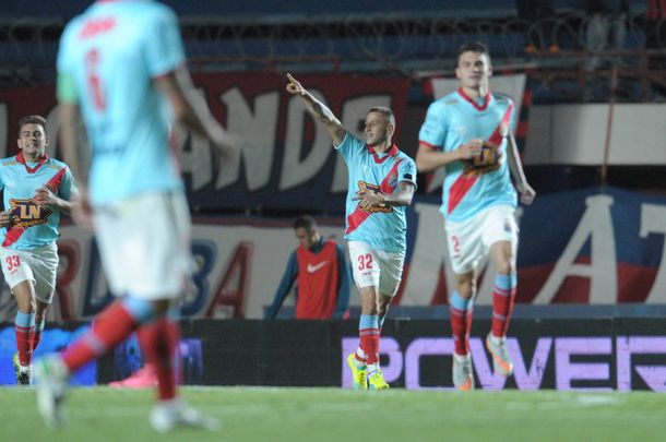 Arsenal dio la sorpresa y venció a San Lorenzo en el Nuevo Gasómetro