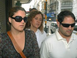 Marcela y Felipe, hijos de Ernestina Herrera de Noble.