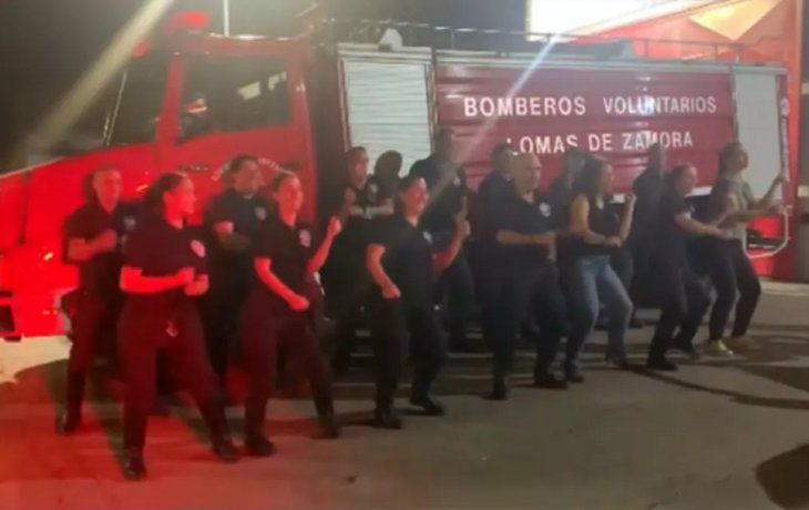 El video viral de los bomberos de Lomas de Zamora haciendo el Bar Challenge