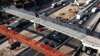 La nueva pasarela de la autopista Dellepiane La nueva pasarela de la autopista Dellepiane