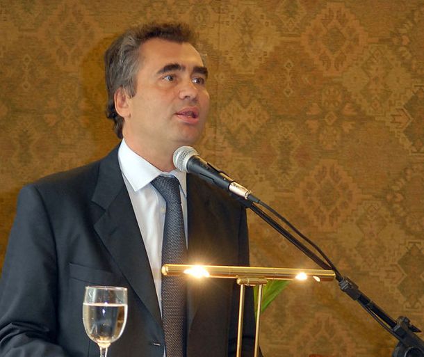 La oposición debe ser responsable y alinearse, no con el Gobierno, sino con el interés nacional