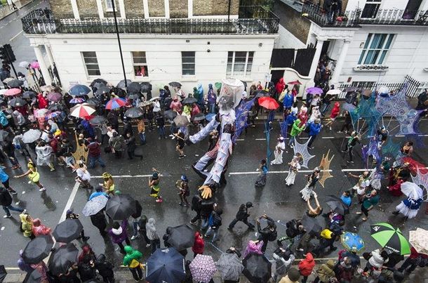 Un famoso carnaval en Londres terminó con tres apuñalados y más de 250 detenidos