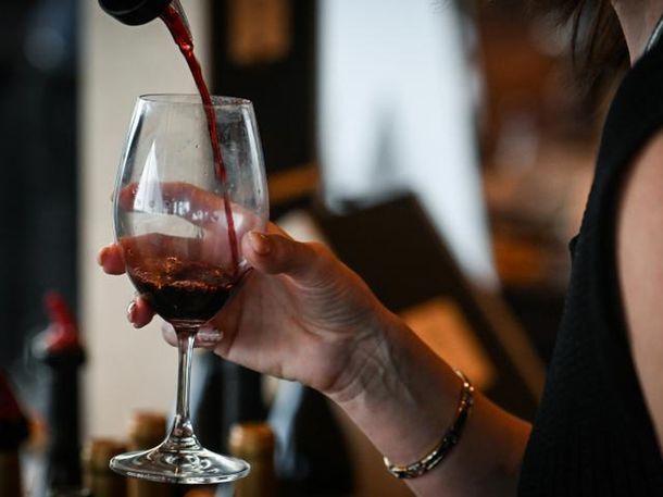 El análisis precisó que el consumo moderado de vino se asocia con un menor riesgo de mortalidad prematura.