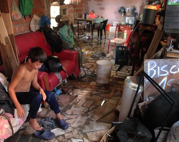 Cuatro muertos y miles de evacuados por el temporal en el Litoral