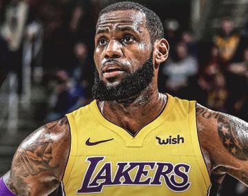 Apenas se confirmó el fichaje, comenzó a circular este fotomontaje de LeBron James con la casaca de Los Ángeles Lakers