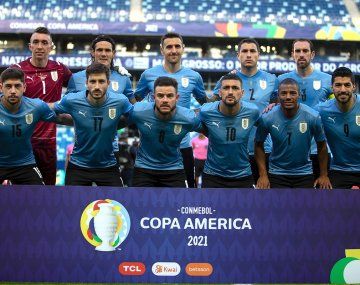 La FIFA le pidió a Uruguay que retire de su escudo las dos estrellas olímpicas