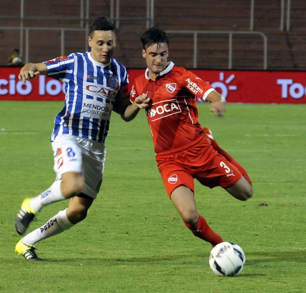 Denis abrió el partido pero un error del Rojo le dio el empate al Tomba