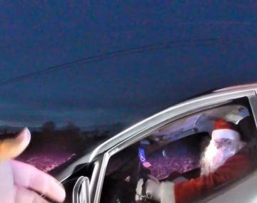 Papá Noel al volante: detención inesperada se volvió viral en plena Navidad