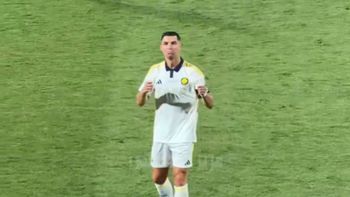 la polemica reaccion de cristiano cuando le cantaron por messi en arabia saudita