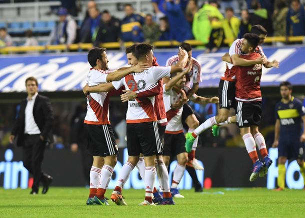Los jugadores de River festejan el final del Superclásico en el que superaron a Boca por 3 a 1.