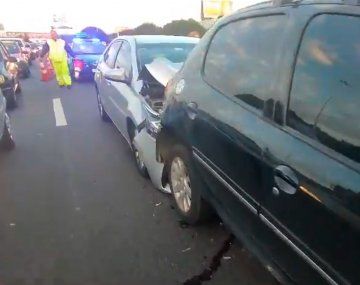 Dos choques en la General Paz involucran a cinco vehículos y deja cuatro heridos