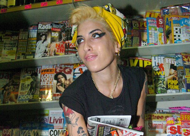 Amy-winehouse-blonde-babe