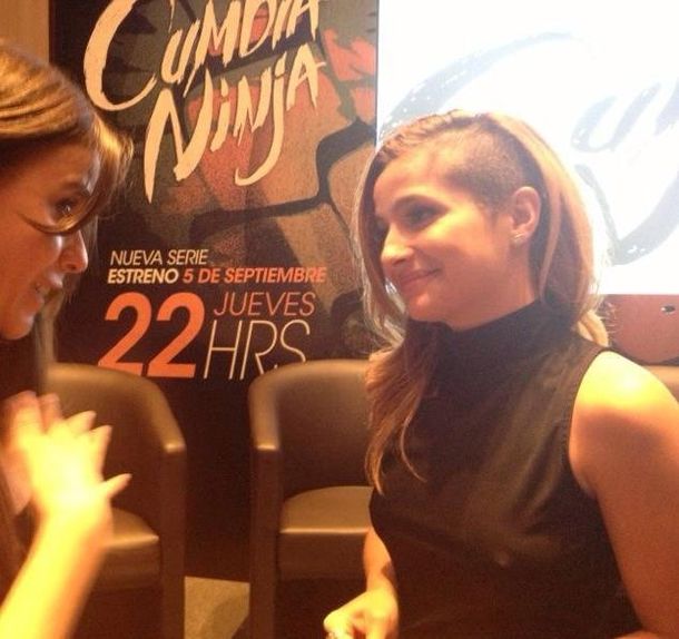 Brenda Asnicar, muy sexy en la presentación de Cumbia Ninja