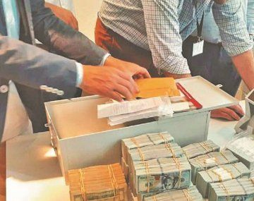 Fue arrestado cuando llevaba $450 mil para comprar dólares en la cueva de un amigo