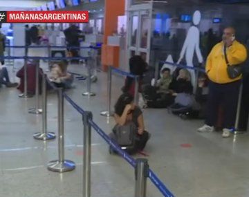 Caos en el aeropuerto de Ezeiza por demoras y cancelaciones