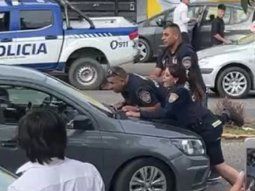 Córdoba: se conoció el video completo del automovilista que atropelló a dos policías