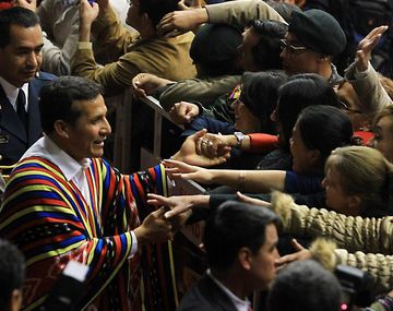 Correa llega al país para recibir el Premio Rodolfo Walsh