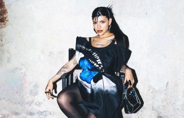 Cazzu destrozó a Javier Milei tras la prohibición del lenguaje inclusivo