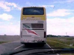 piratas del asfalto: intentaron asaltar un colectivo en plena ruta piratas del asfalto: intentaron asaltar un colectivo en plena ruta