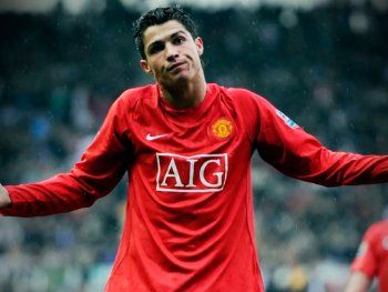 ¿Se arrepentirá? Un hincha del United quemó la camiseta de Cristiano porque se iba al City