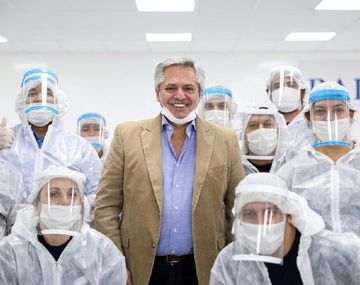 San Martín: el presidente Alberto Fernández visitó una empresa de industria automotriz que comenzó a fabricar barbijos