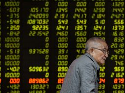 las bolsas chinas vuelven a cerrar en baja mientras investigan el derrumbe de ayer las bolsas chinas vuelven a cerrar en baja mientras investigan el derrumbe de ayer