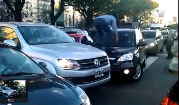 Un día de furia para un conductor atrapado en el apagón