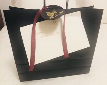 El regalo para Cristina Kirchner de un local que cierra - Crédito:&nbsp;@CFKArgentina