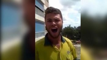 Davi Oliveira cantando como Luciano Pavarotti Davi Oliveira cantando como Luciano Pavarotti