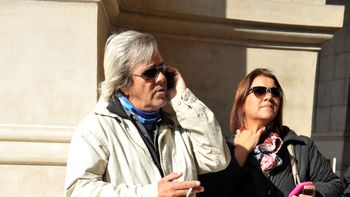 si me pones a mangeri adelante, le parto un palo en la cabeza si me pones a mangeri adelante, le parto un palo en la cabeza