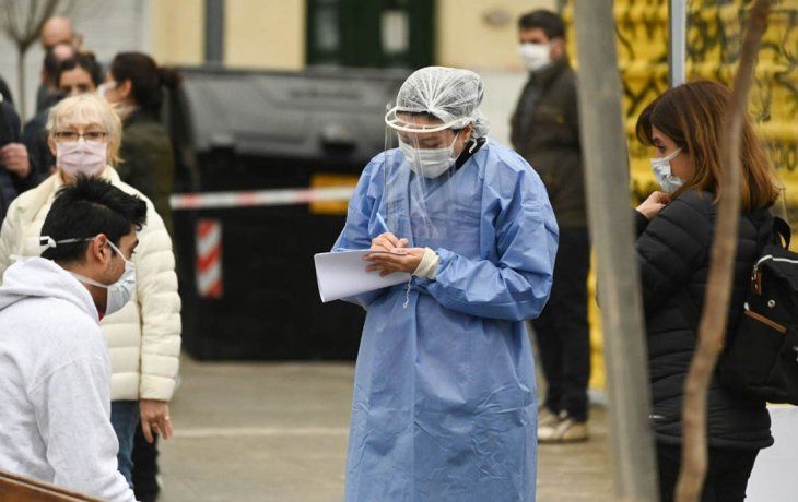 Lunes con 22.195 nuevos casos y 733 muertos