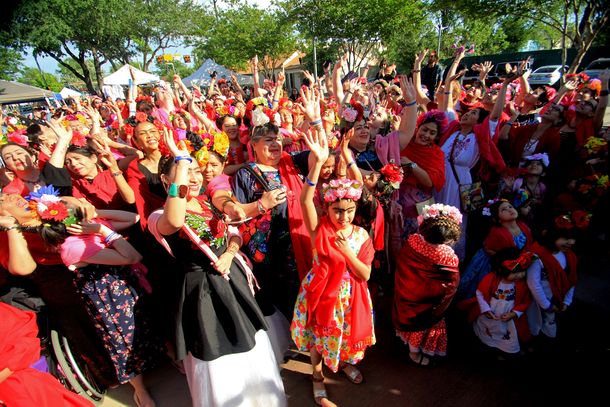 Una multitud de mujeres