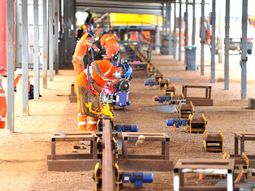 El 24 de diciembre se concretaría el final de la construcción de la vía. El 24 de diciembre se concretaría el final de la construcción de la vía.